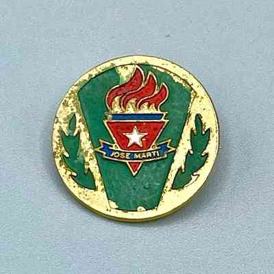 Insignia pin of the Organización de Pioneros José Martí (OPJM)