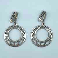 Pair of clip-on dangle earrings with openwork sun/flower disc