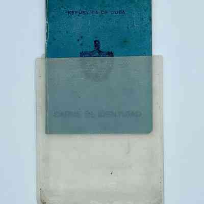 Clear Plastic Protective Sleeve for Cuban Carné de Identidad