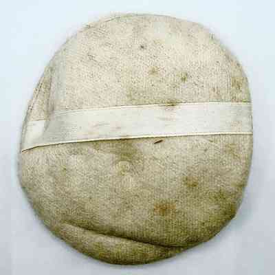 Powder puff, velour/plush with ribbon hand-strap