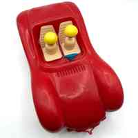 Child's plastic toy car with two peg figures - Image 2