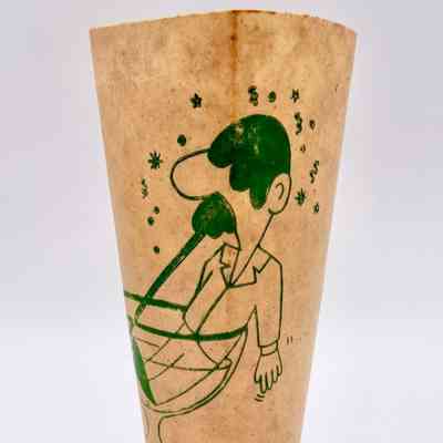 "Perga" — paraffined-paper disposable cup for bulk beer/malta, green cartoon print