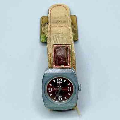 "Slava" wristwatch, red dial