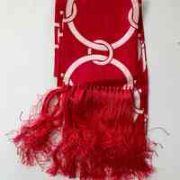 Fringed scarf, deep-red chain/link print