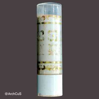 Empty "Fantasía" iridescent lipstick (Creyón labial iridiscente Fantasía) container