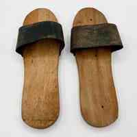 Pair of Wooden Cuban House Slippers (Chancletas de Palo) with Tire-Rubber Strap - Image 2