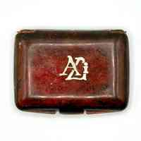“Ali” powder compact