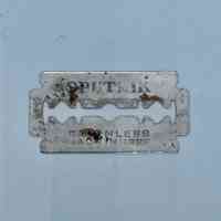 "Sputnik" double-edge safety razor blade with paper wrapper - Image 2