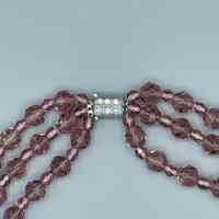          Triple-strand faceted glass bead necklace, amethyst/pink, with rhinestone clasp picture number 3
   