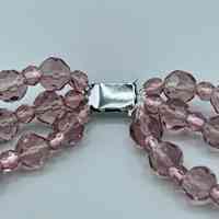          Triple-strand faceted glass bead necklace, amethyst/pink, with rhinestone clasp picture number 4
   