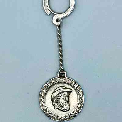 Commemorative key fob with medallion of Camilo Cienfuegos