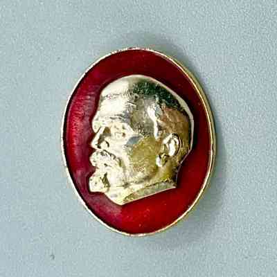 Lenin lapel badge, gold‑marked