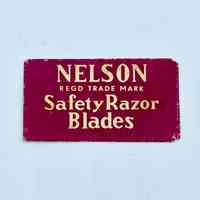 "Nelson" double-edge safety razor blade with wrapper