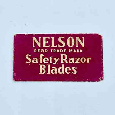 "Nelson" double-edge safety razor blade with wrapper