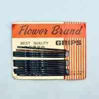 Card of "Flower Brand" hair grips (bobby pins)