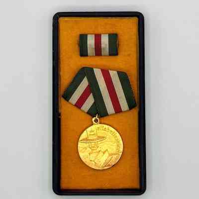 Commemorative medal of the National Literacy Campaign (Alfabetización) — cased set with service ribbon bar