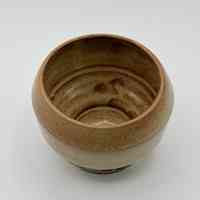 Wheel-thrown stoneware vessel (footed cup/bowl), speckled buff glaze - Image 2