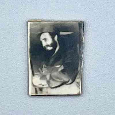 Photographic portrait insert of Fidel Castro