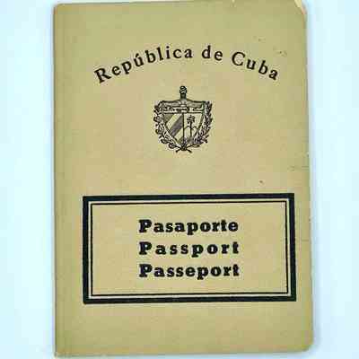 Cuban passport (República de Cuba — Pasaporte / Passport / Passeport), hard-cover booklet