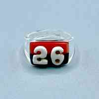 Commemorative resin ring, Movimiento 26 de Julio emblem ("26")