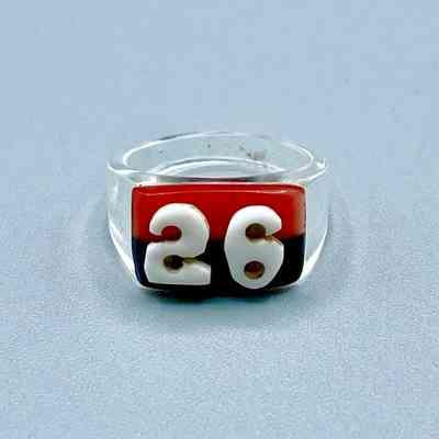 Commemorative resin ring, Movimiento 26 de Julio emblem ("26")