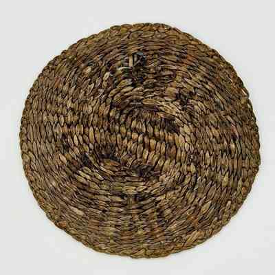 Round coiled plant-fiber coaster