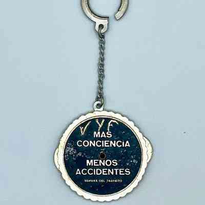 Road-safety perpetual-calendar keychain, "Más conciencia, menos accidentes" (Semana del Tránsito)