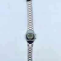 Digital LCD quartz wristwatch, generic ("QUARTZ")