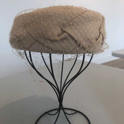 Beige Wool Hat with Fishnet and Ribbon