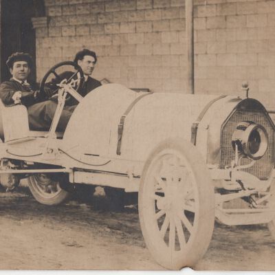 Walter and Foley in car