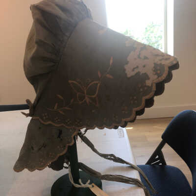 Antique Green Bonnet