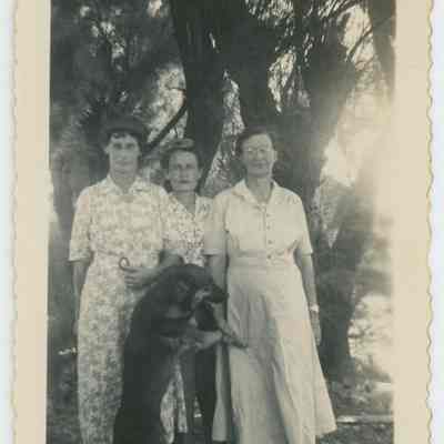 Dora Hockey, Unknown, and Ethel Hockey