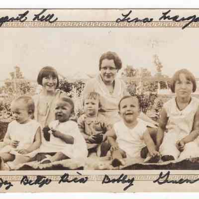 Claire Joy Luther, Bettye Jo Milam, Rica Callaway, Bobby Callaway, Gwen Callaway, Margaret Nell Callaway, Lena Margaret Callaway with a lady
