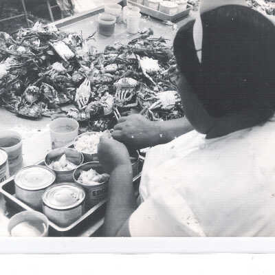 Packaging Crabs Meat in Cans
