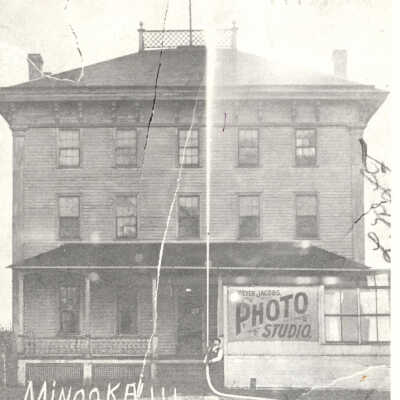 Minooka Hotel