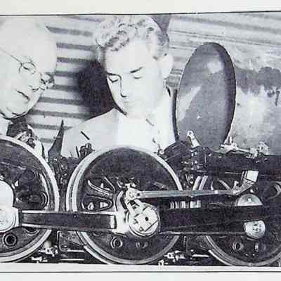 Assembly of the AVRR "402" with Martin Lewis and friend, late 1940s