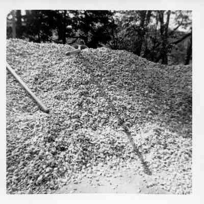 Coarse ballast used in the roadbed, 1960