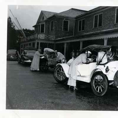 1949 Glidden Tour - tour cars preparing to leave Williamsburg, VA, in the rain
