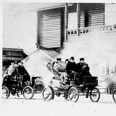 Undated photo of 1901-1903 Mobile and 1902 Locomobile in Norway