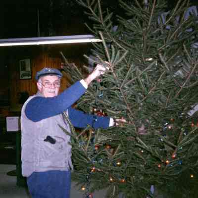 2000 - Richard Bernard decorating for Old Fashioned Christmas