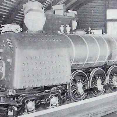 Assembly of the AVRR "402" and Little Engines founder, Martin Lewis, late 1940s