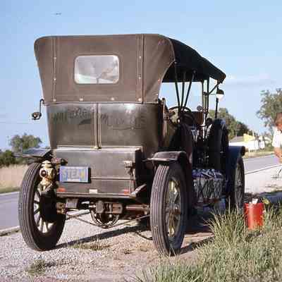 1972 Transcontinental Tour - roadside repair on the 1912 Stanley Model 87