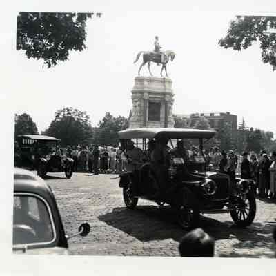 1949 Glidden Tour - 1911 Winton near the Robert E. Lee Statue in Richmond, VA