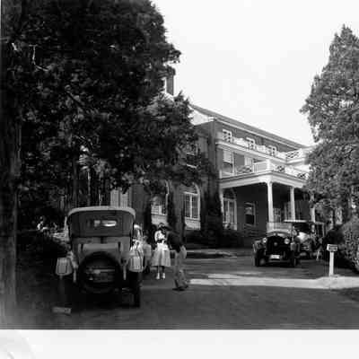 1949 Glidden Tour - tour cars at the Mimslyn Inn in Luray, VA