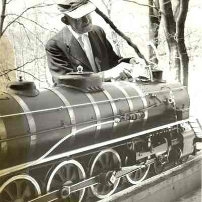 T Clarence Marshall and the 402 on the wooden turntable, 1961