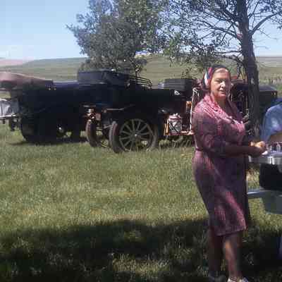 1972 Transcontinental Tour -tour participants on a picnic