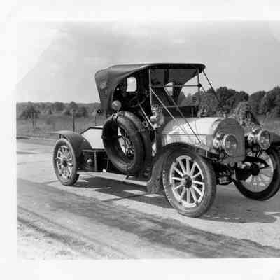 1949 Glidden Tour - car on tour route