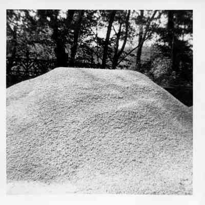 Fine ballast used in the roadbed, 1960