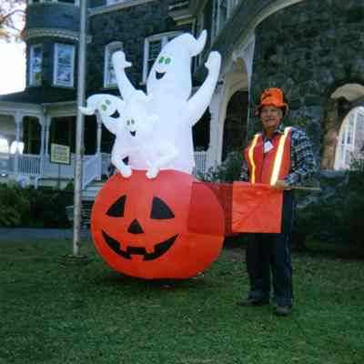 2005 - Halloween decorations at Steamin' Sunday