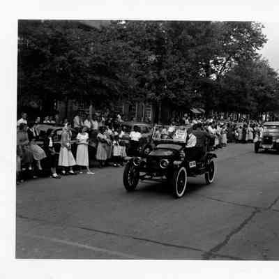 1949 Glidden Tour - Thomas C. Marshall, Jr and his 1914 Stanley Model 607 in Williamsburg, VA